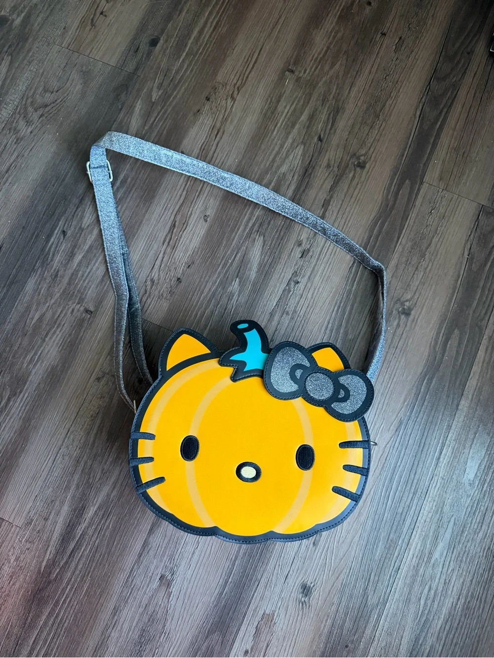 NWOT Loungefly Hello Kitty Crossbody Halloween Pumpkin Bag - Picture 1 of 10